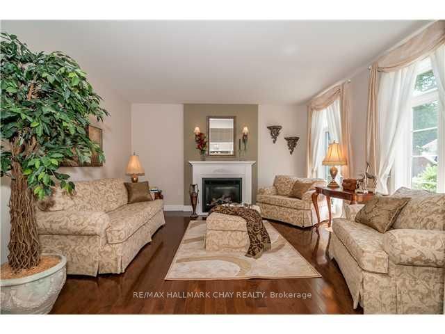Listing Image 3