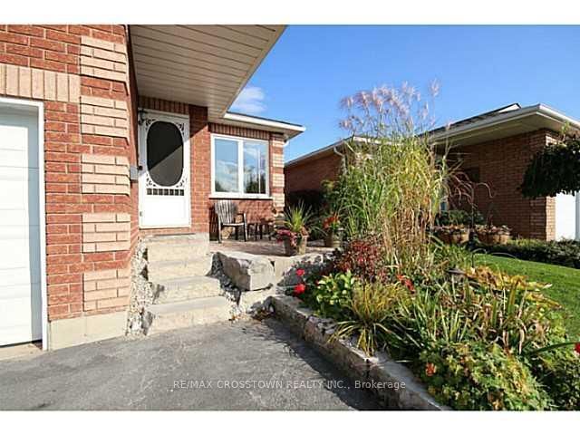 118 Benson Dr, Barrie, L4N 7Y4 | Image 2