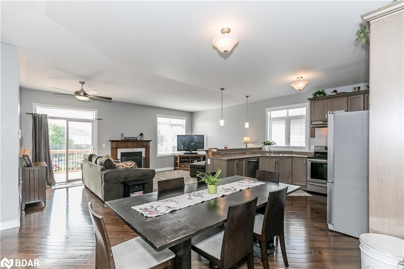 9 Broadpoint St, Wasaga Beach, L9Z 3B8 | Image 2