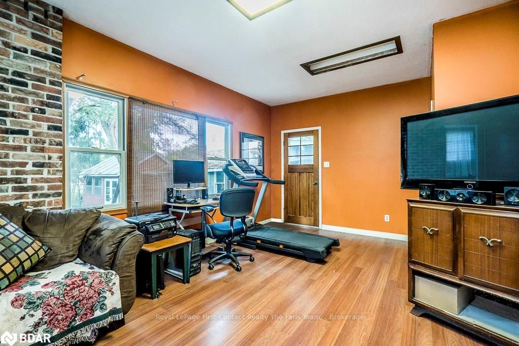 Listing Image 6