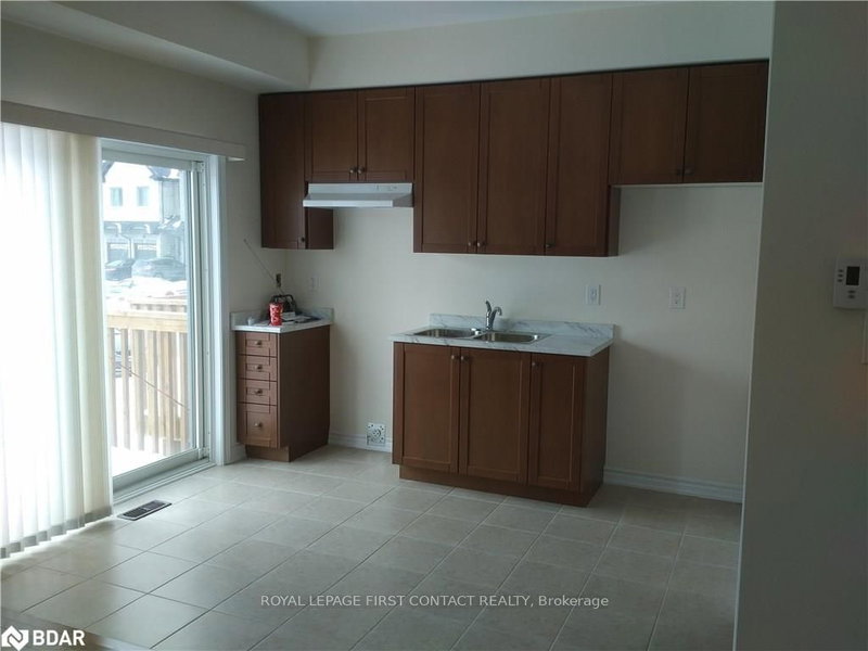 12 Deneb St, Barrie, L4M 0K6 | Image 2