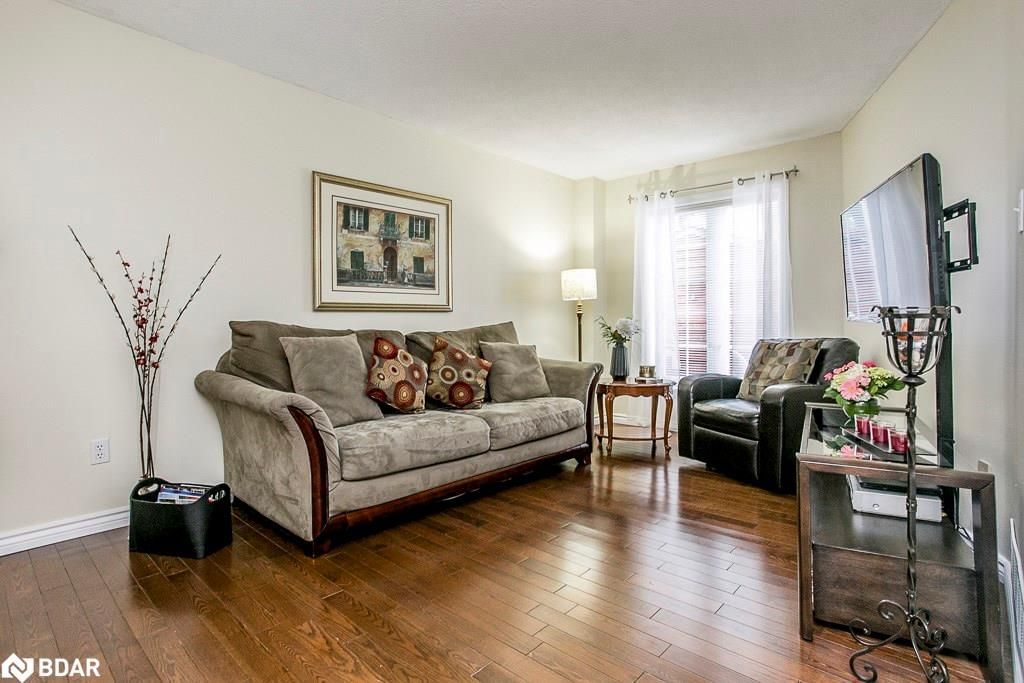 Listing Image 7