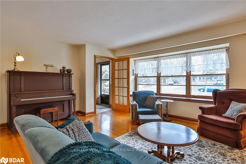 Listing Image 7