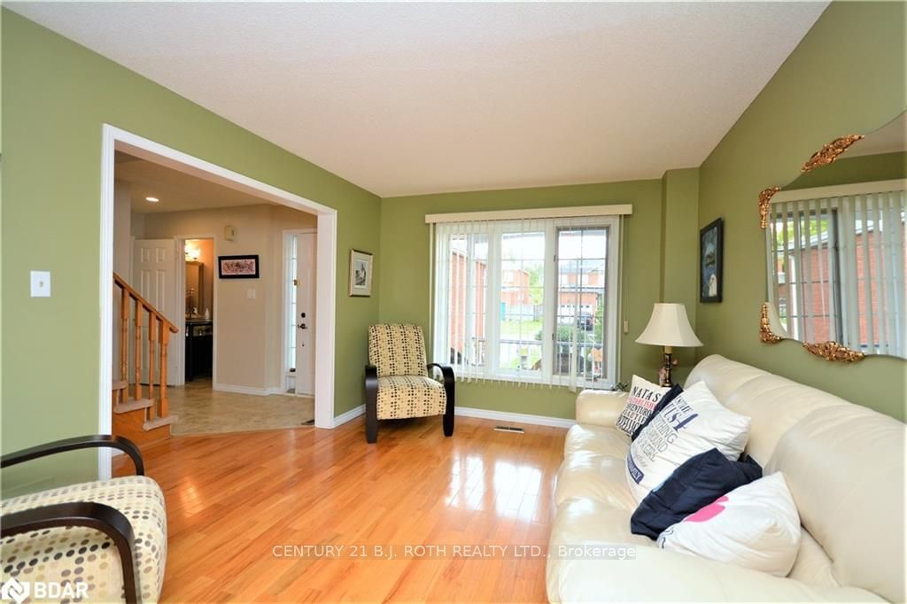Listing Image 6