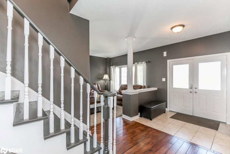 416 Mapleton Ave, Barrie, L4N 0Z9 | Image 2