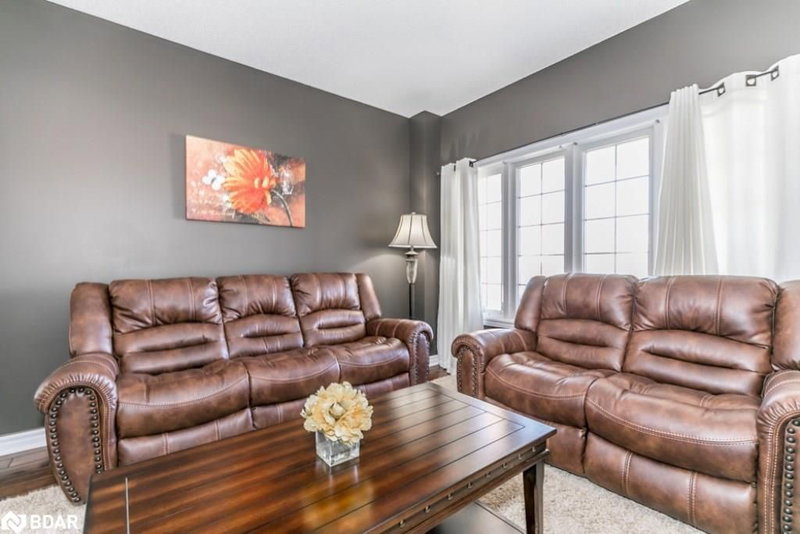 416 Mapleton Ave, Barrie, L4N 0Z9 | Image 3