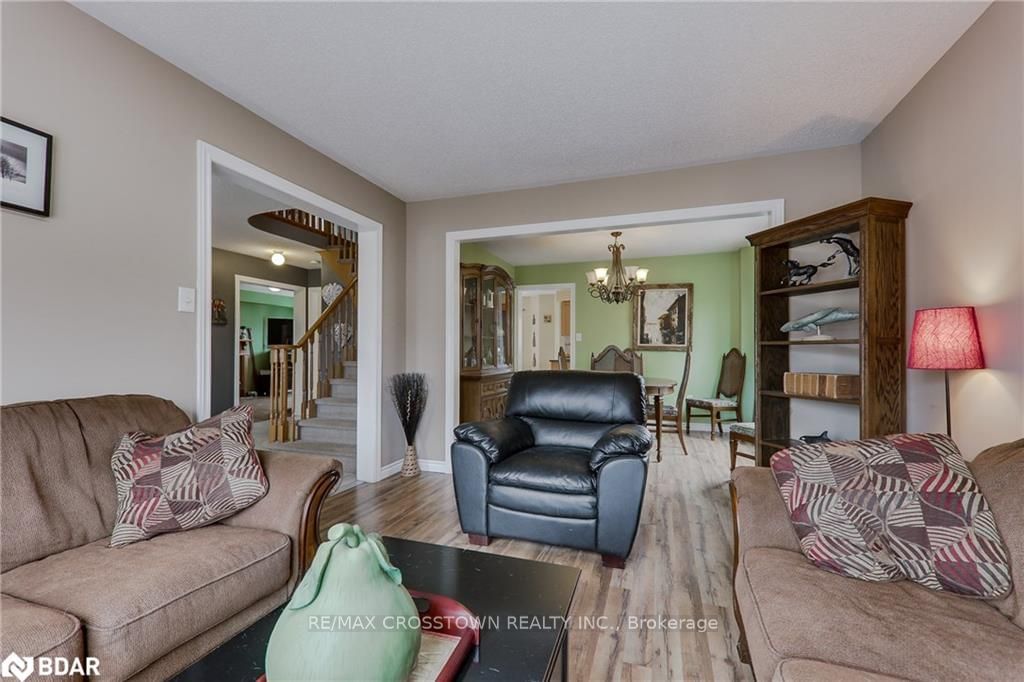 Listing Image 7