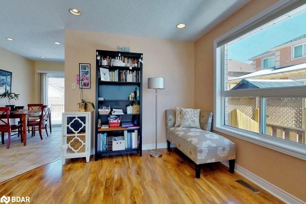 Listing Image 5