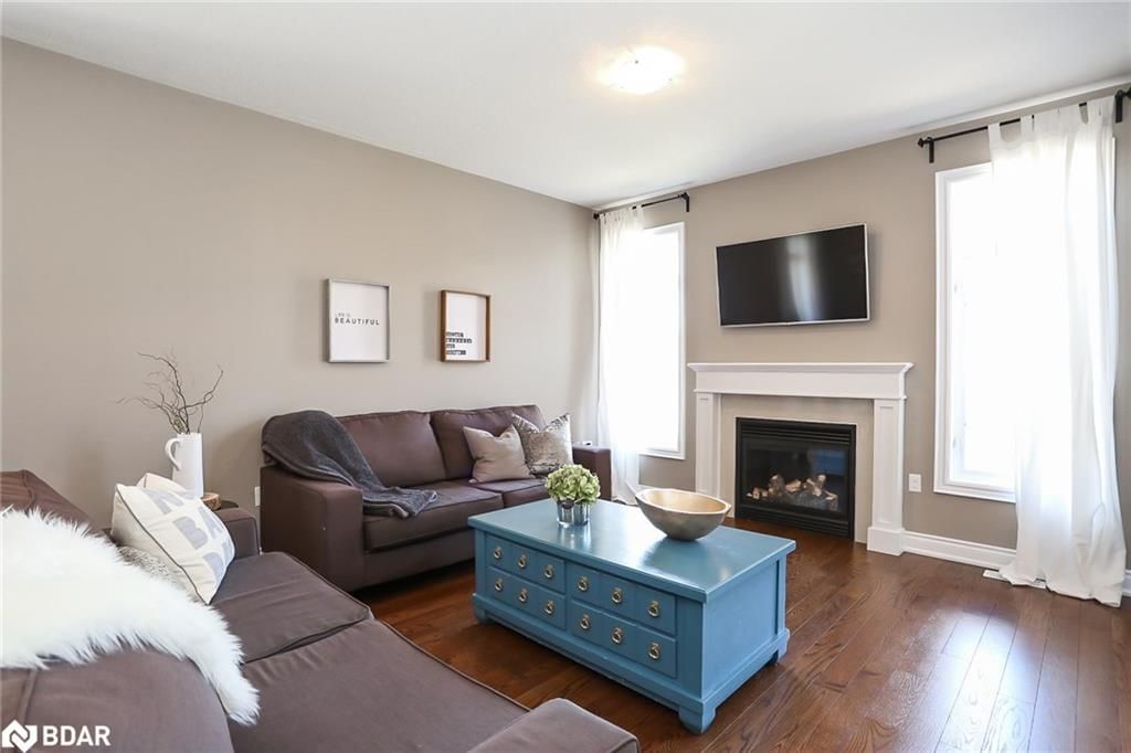 Listing Image 4