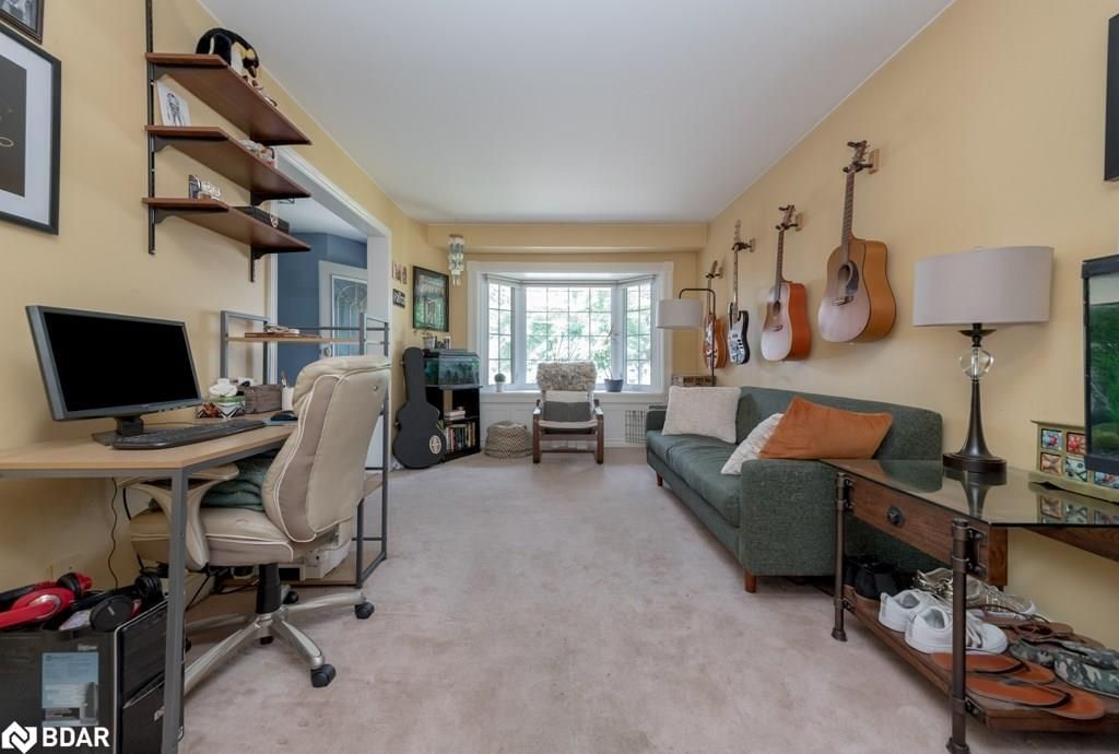 Listing Image 4