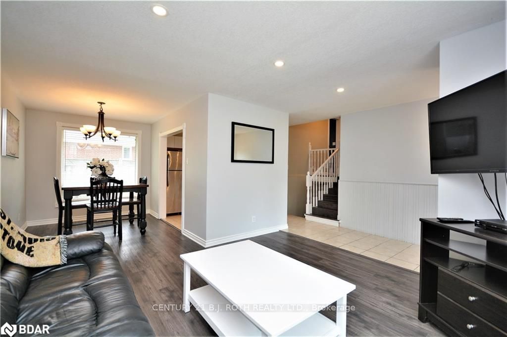 Listing Image 3