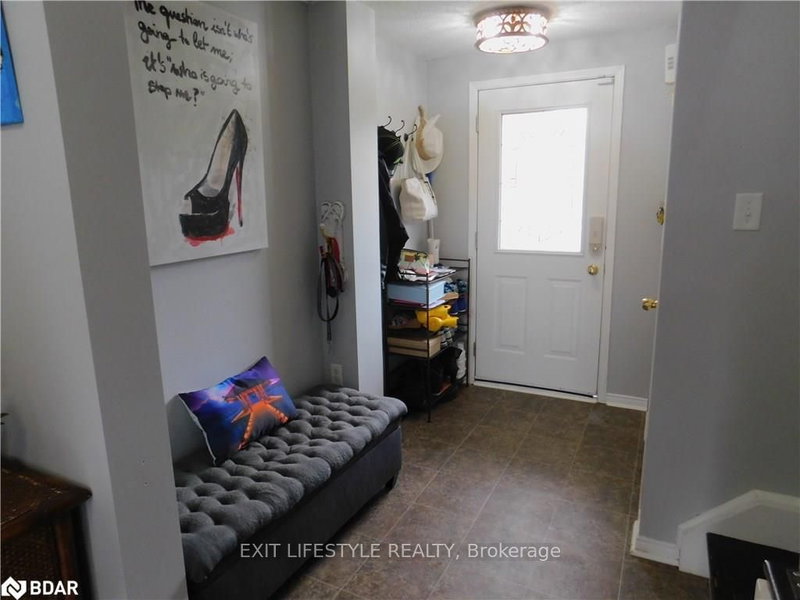 39 Raymond Cres, Barrie, L4N 0X6 | Image 2