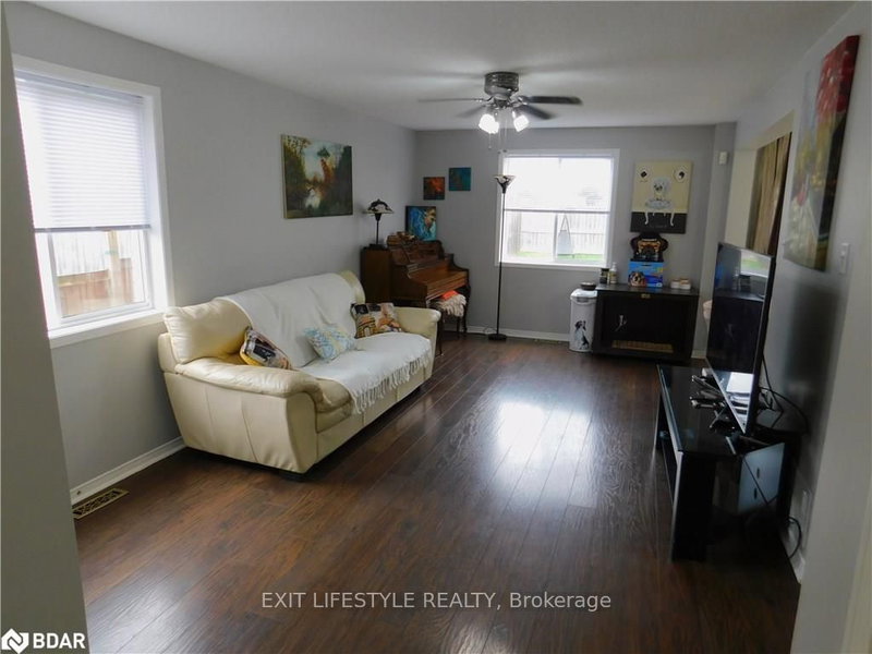 39 Raymond Cres, Barrie, L4N 0X6 | Image 3