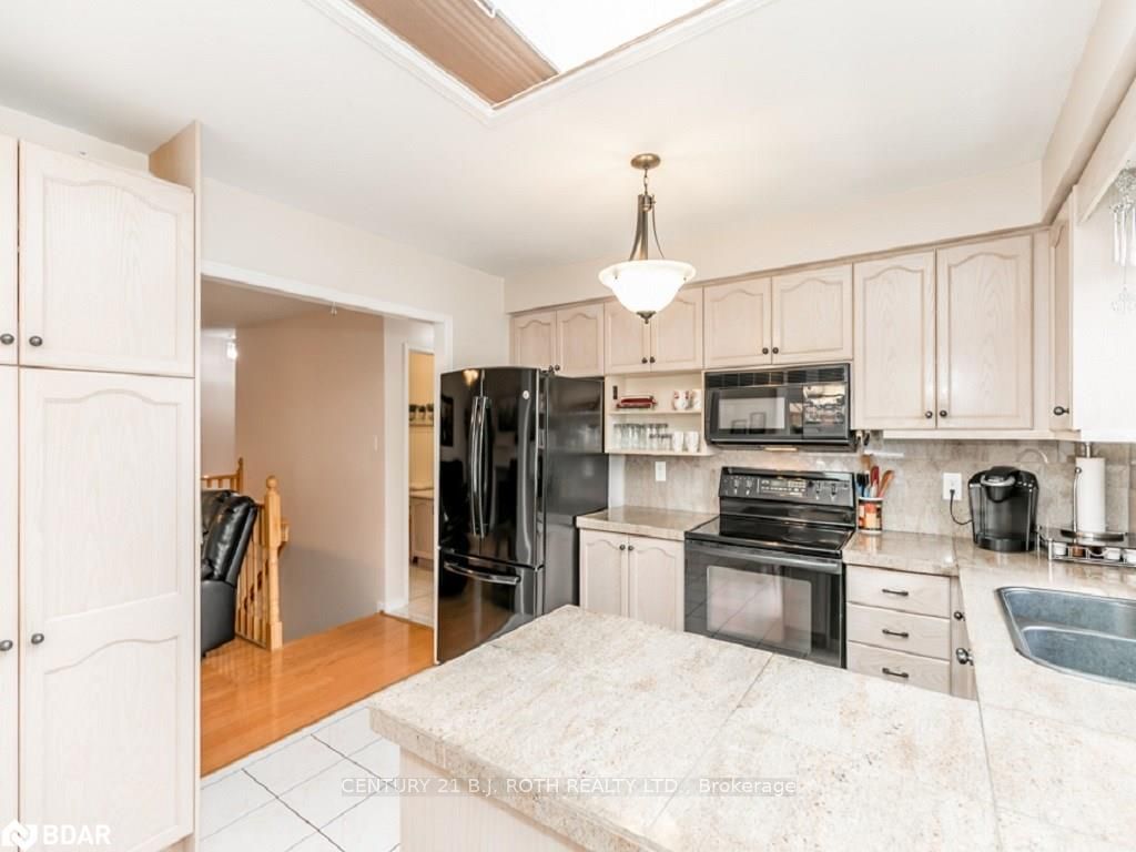 Listing Image 7
