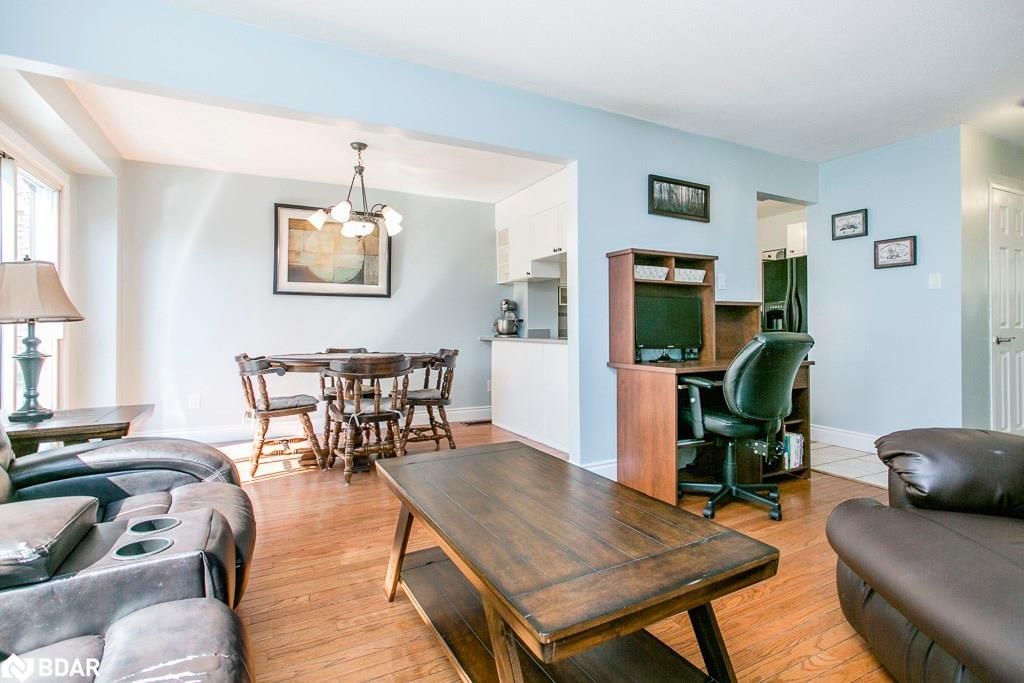 Listing Image 4
