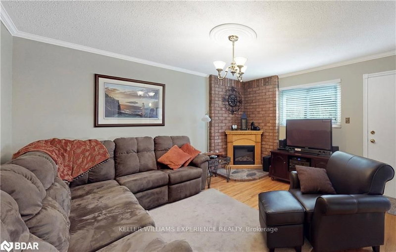 56 Briar Rd, Barrie, L4N 3M4 | Image 2