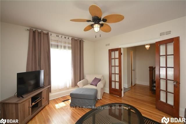 Listing Image 7