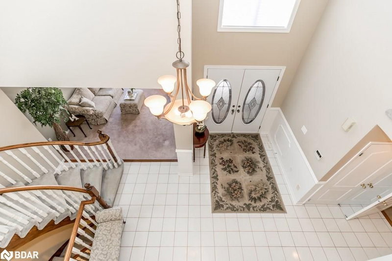 54 Cityview Circ, Barrie, L4N 7V1 | Image 3