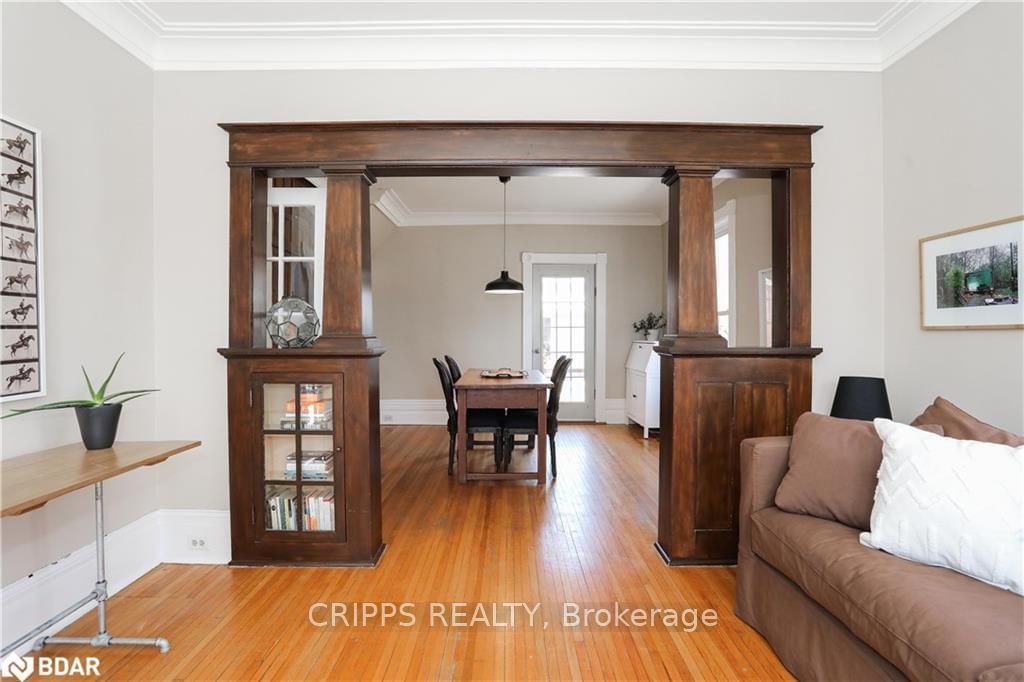 Listing Image 4