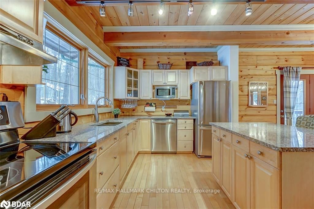 Listing Image 4