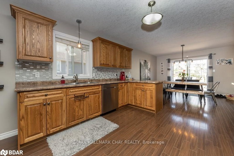 310 Golf Course Rd, Wasaga Beach, L9Z 1S5 | Image 3