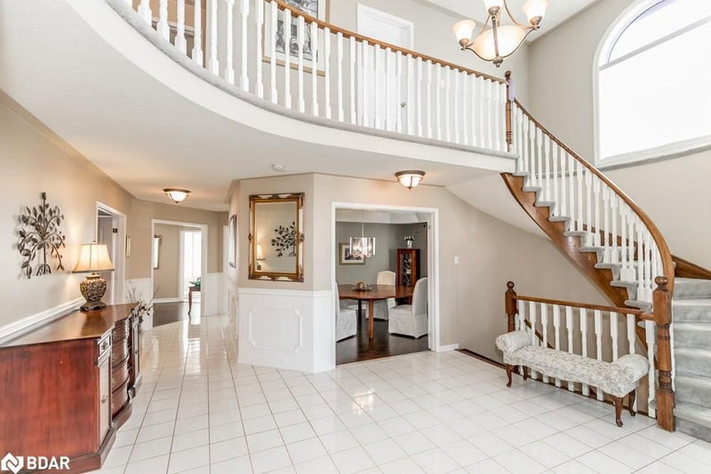 54 Cityview Circ, Barrie, L4N 7V1 | Image 3