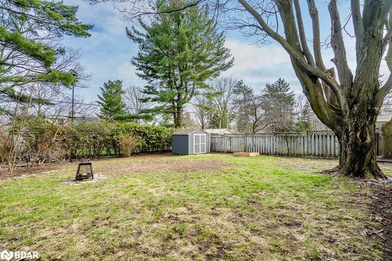 11 Castle Dr, Barrie, L4N 1P7 | Image 2