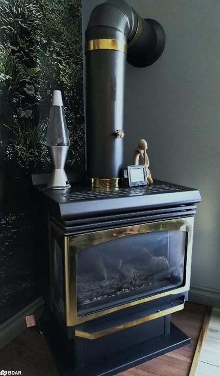 Listing Image 4