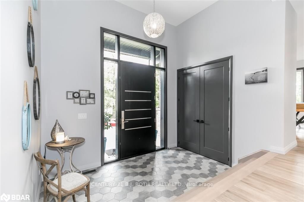 Listing Image 4