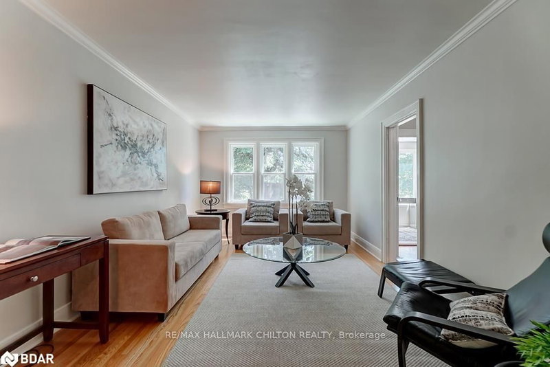 98 Blake St, Barrie, L4M 1J9 | Image 2