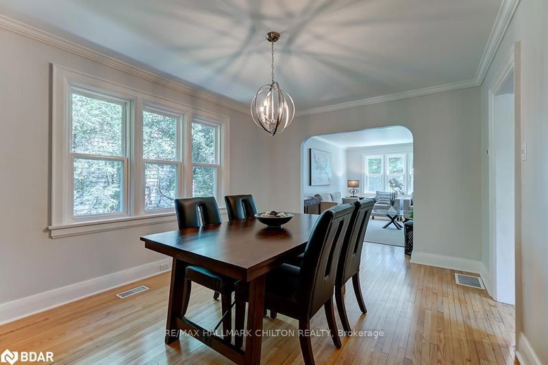 98 Blake St, Barrie, L4M 1J9 | Image 3