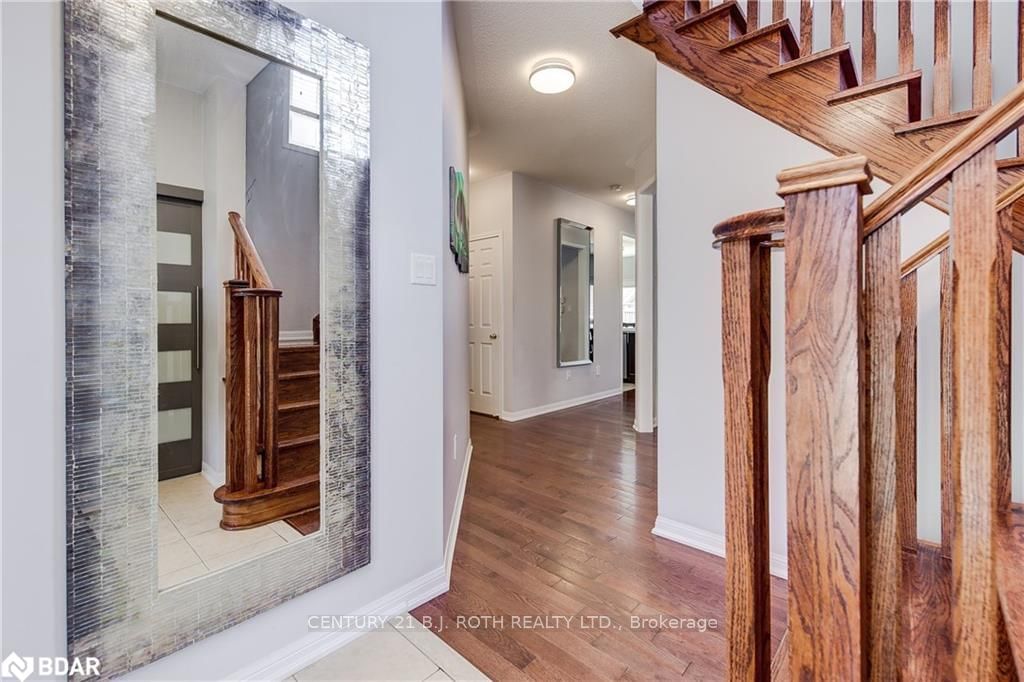 Listing Image 4