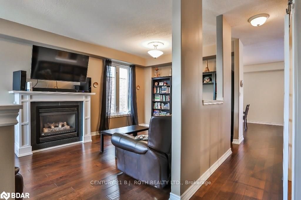 Listing Image 5