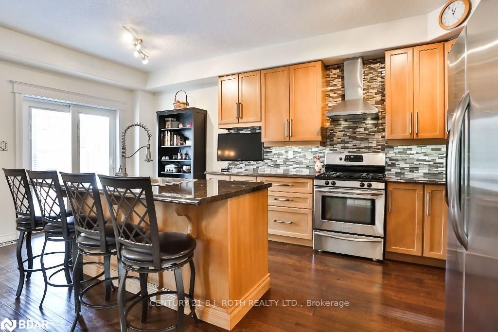 Listing Image 6