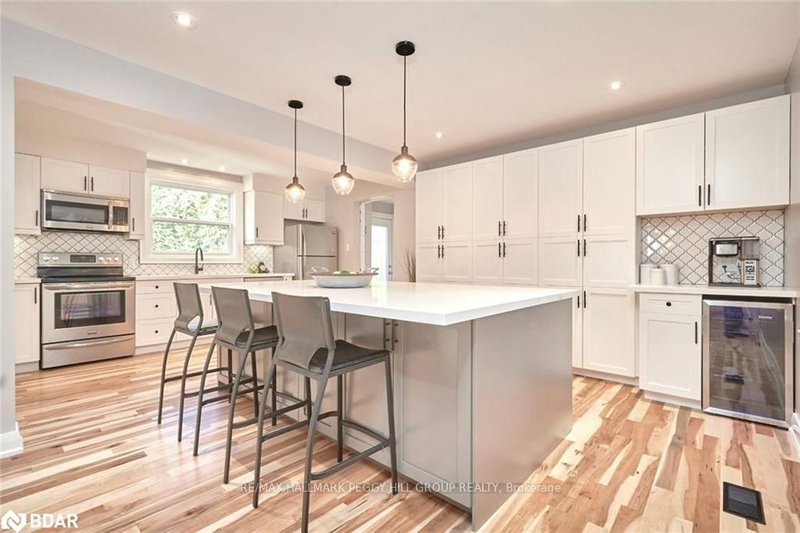 98 Blake St, Barrie, L4M 1J9 | Image 3