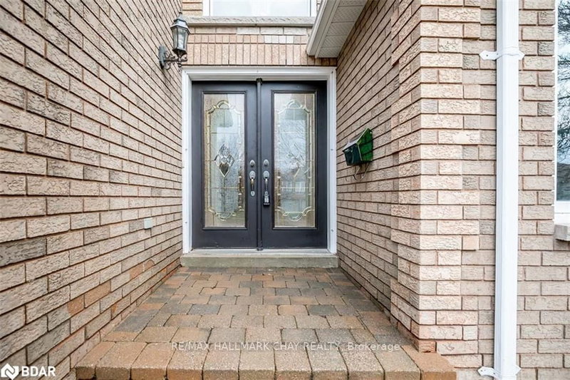 90 Cityview Circ, Barrie, L4N 7V2 | Image 3