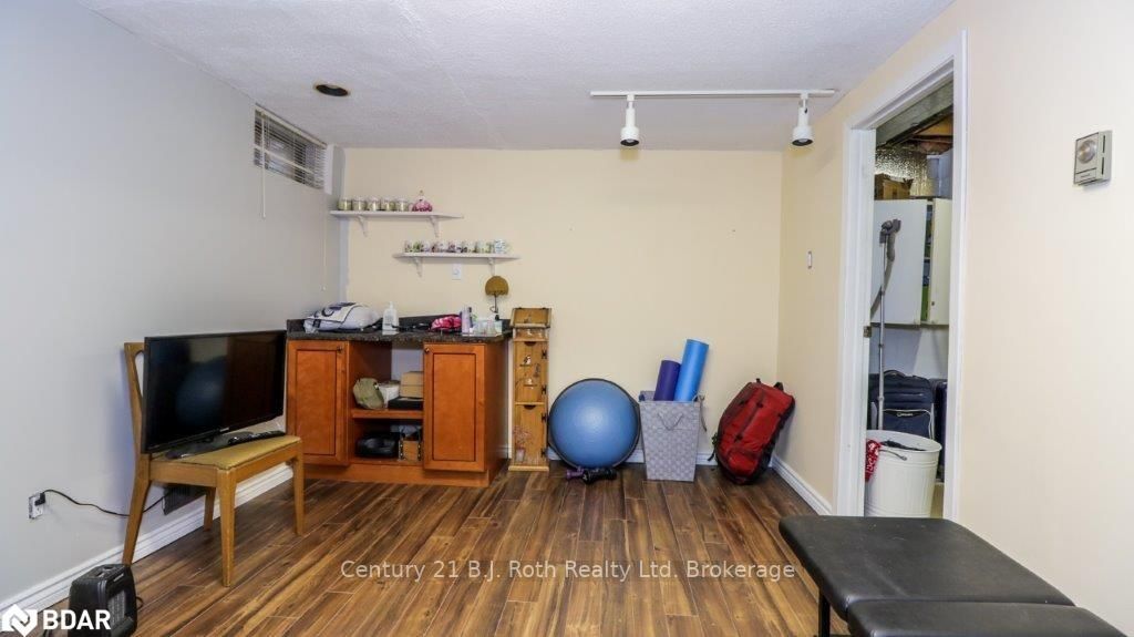 Listing Image 31
