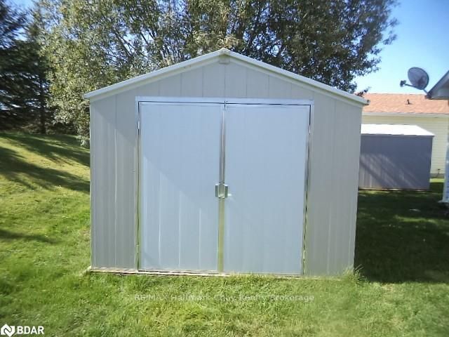 61 Pennsylvania Ave, Wasaga Beach, L9Z 3A8 | Image 3