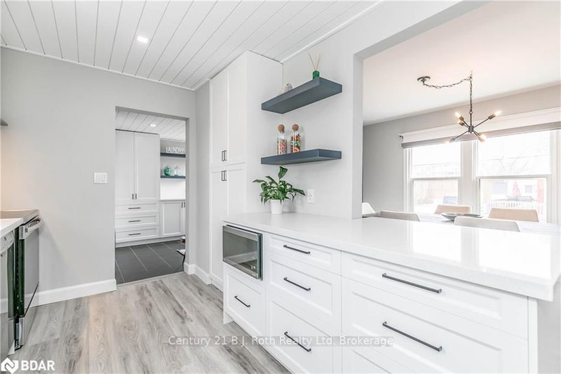 120 Dunlop St, Orillia, L3V 5P4 | Image 2