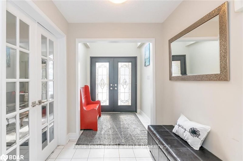 90 Cityview Circ, Barrie, L4N 7V2 | Image 3