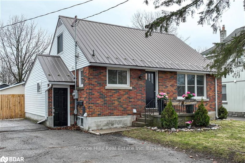 17 CHAMPLAIN St, Orillia, L3V 2G6 | Image 2