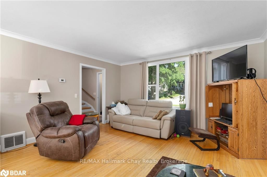Listing Image 6