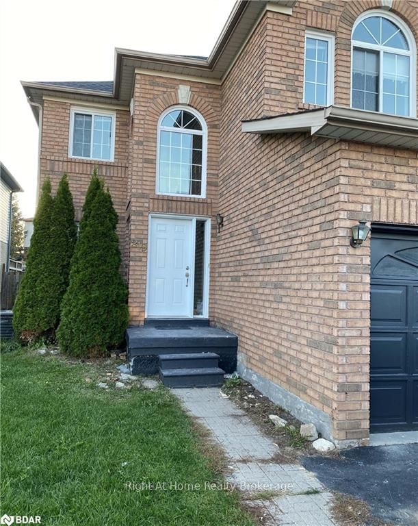 219 WESSENGER Dr, Barrie, L4N 8R4 | Image 2