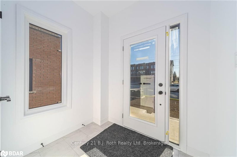 32 FAIRLANE Ave, Barrie, L9J 0M9 | Image 2