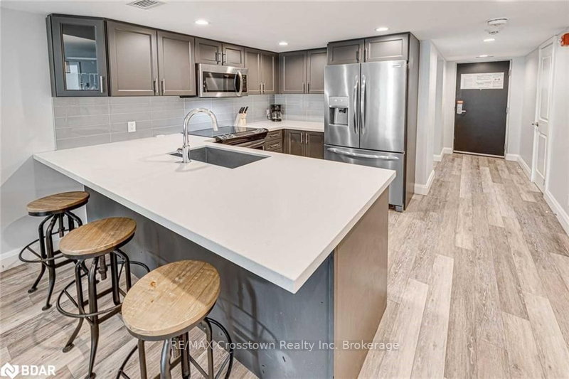 406 - 80 Horseshoe Blvd, Oro-Medonte, L4M 4Y8 | Image 3