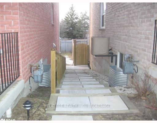 28 Dunnett Dr, Barrie, L4N 0J7 | Image 3