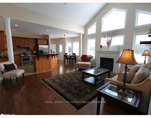 20 Basswood Circ, Oro-Medonte, L0L 2L0 | Image 2