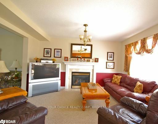 5 Claire Dr, Barrie, L4N 5X9 | Image 3