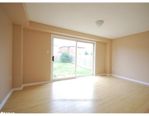 283 Dunsmore Lane, Barrie, L4M 7H7 | Image 2