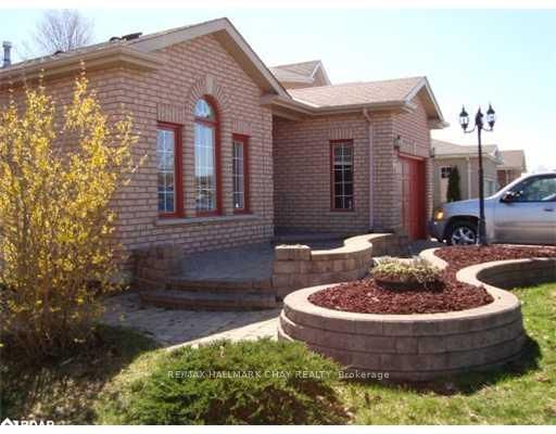 63 Benson Dr, Barrie, L4N 7Y2 | Image 2